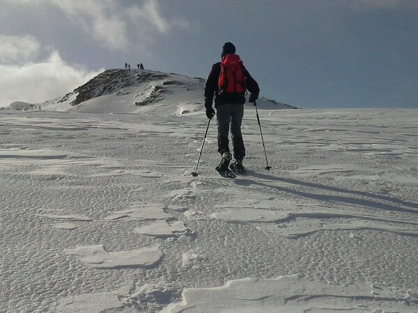 Las mejores ascensiones y excursiones con raquetas de nieve en los Pirineos