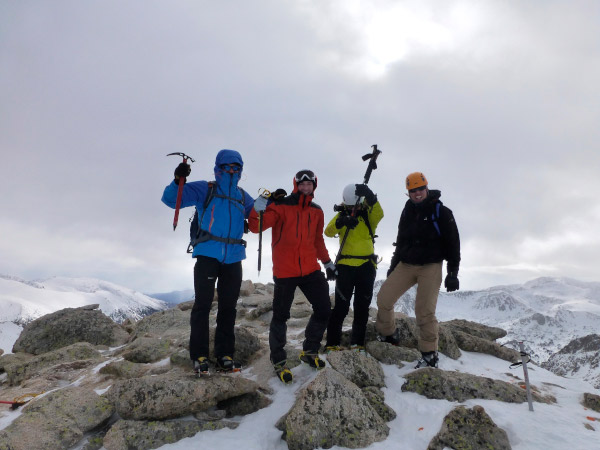 ascensiones con raquetas de nieve en los pirineos